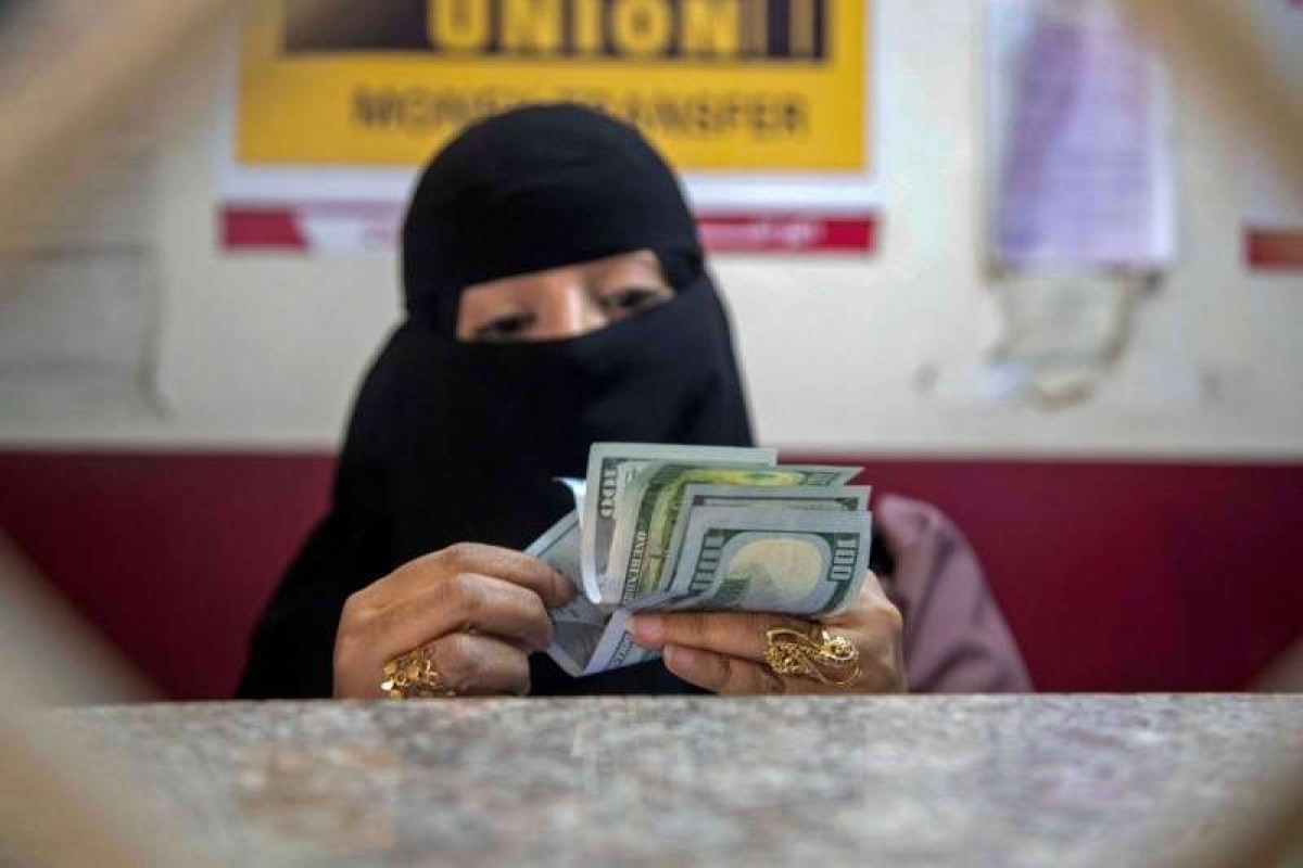 الريال اليمني يواصل تراجعه أمام العملات الأجنبية رغم إعلان وصول دفعة من الوديعة السعودية