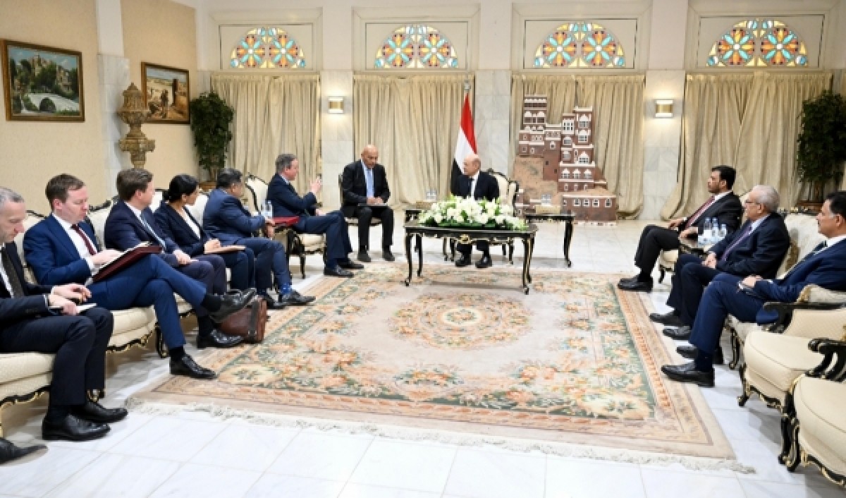 الرئيس العليمي يدعو إلى إجراءات عقابية دولية أكثر حزما ضد جماعة الحوثيين