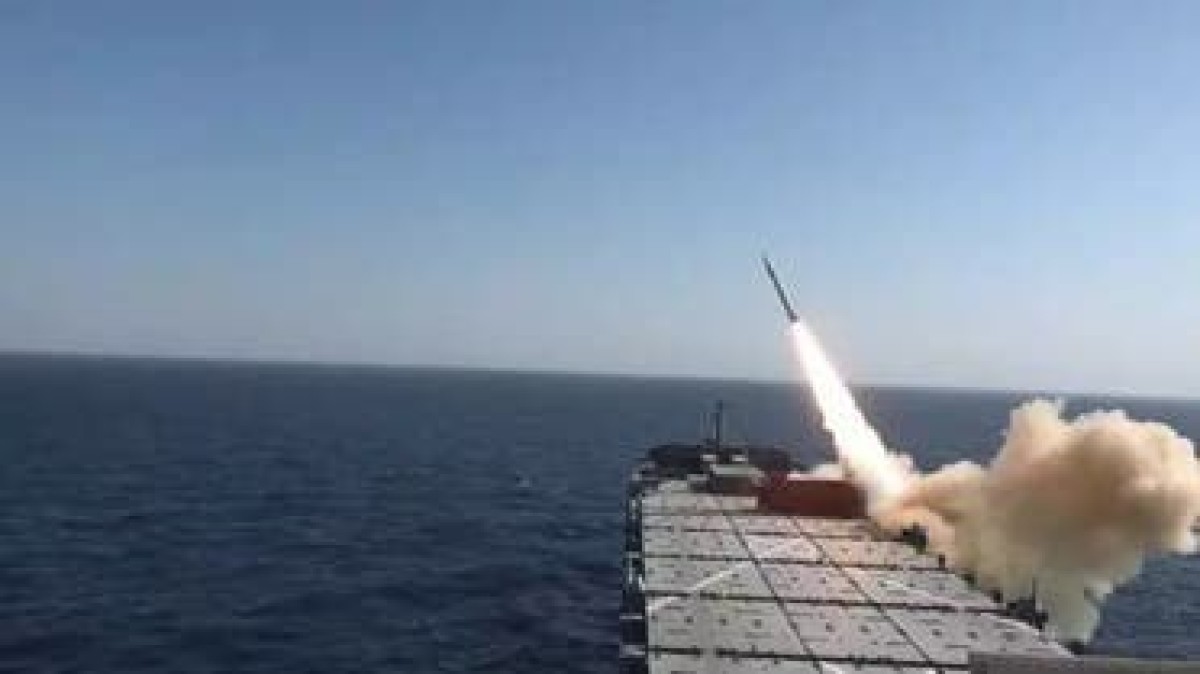 أمريكا: الحوثيون أطلقوا صاروخًا باليستيًا مضادًا للسفن على ناقلة نفط نملكها