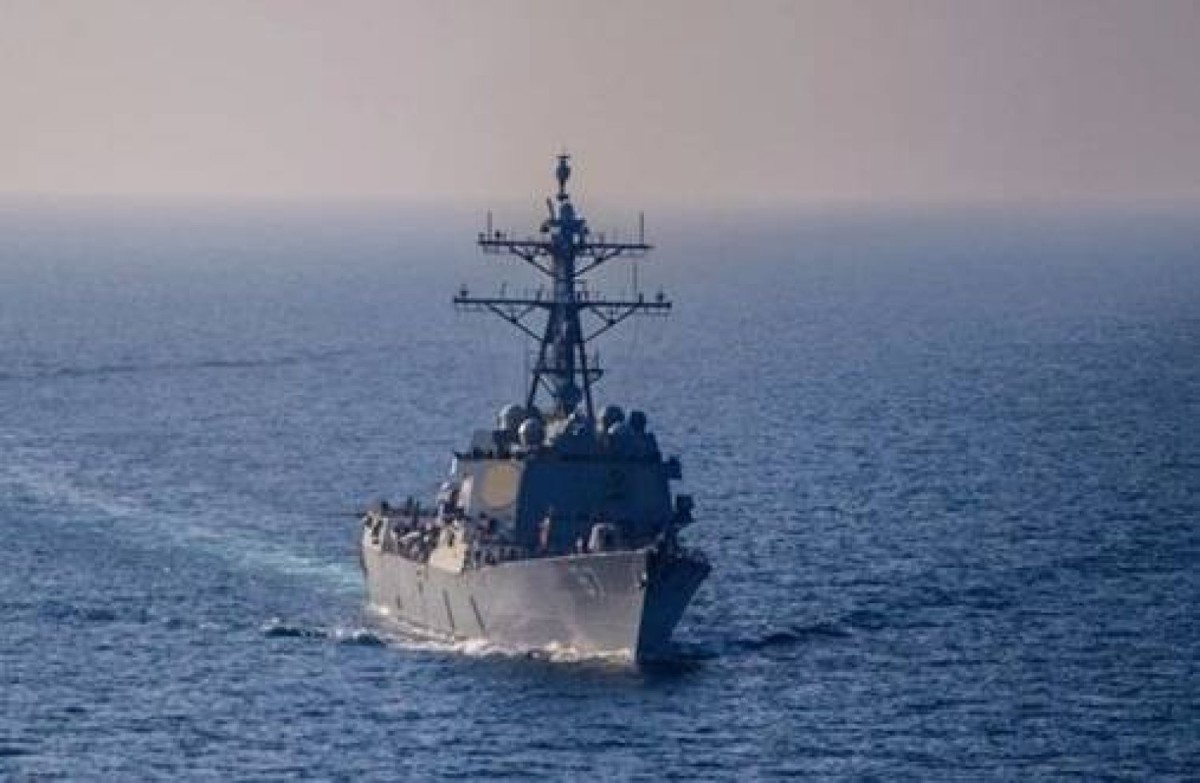 قائد أسطول أمريكي: الحوثيون يواصلون أنشطتهم الإرهابية والضربات الجوية لم تردعهم