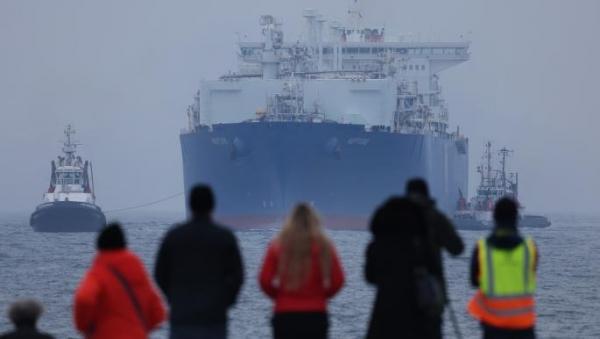 "بلومبيرغ" تكشف تجنب ناقلات الغاز الأميركي عبور البحر الأحمر