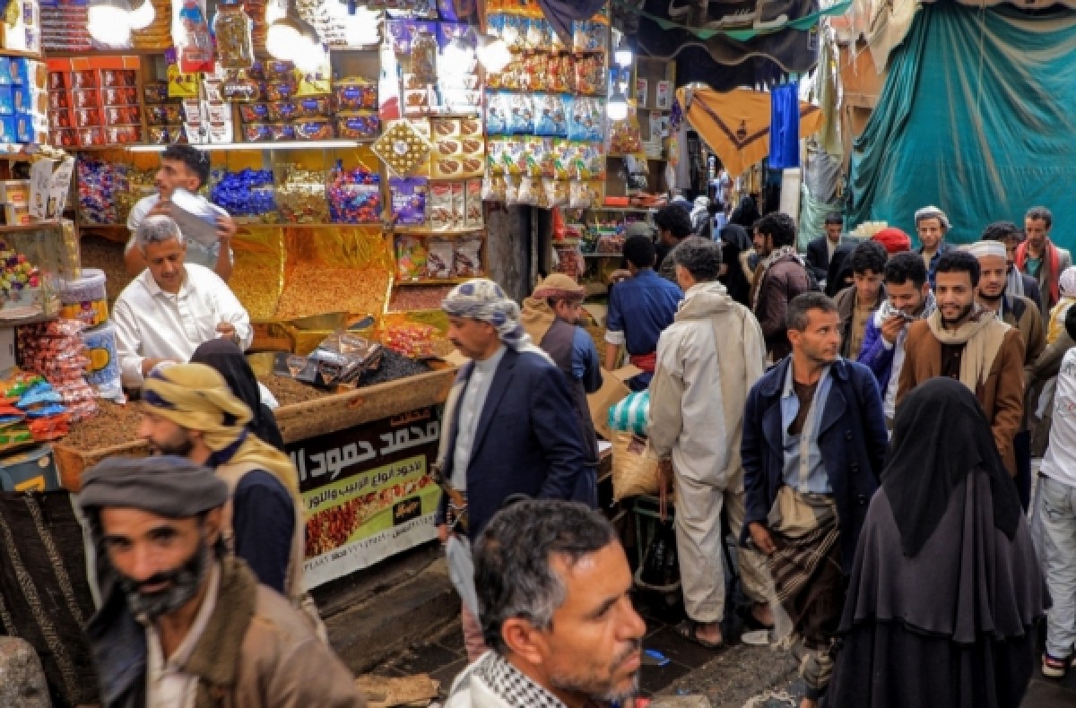 خبراء: غلاء يجتاح اليمن بسبب حرب السفن في البحر الأحمر