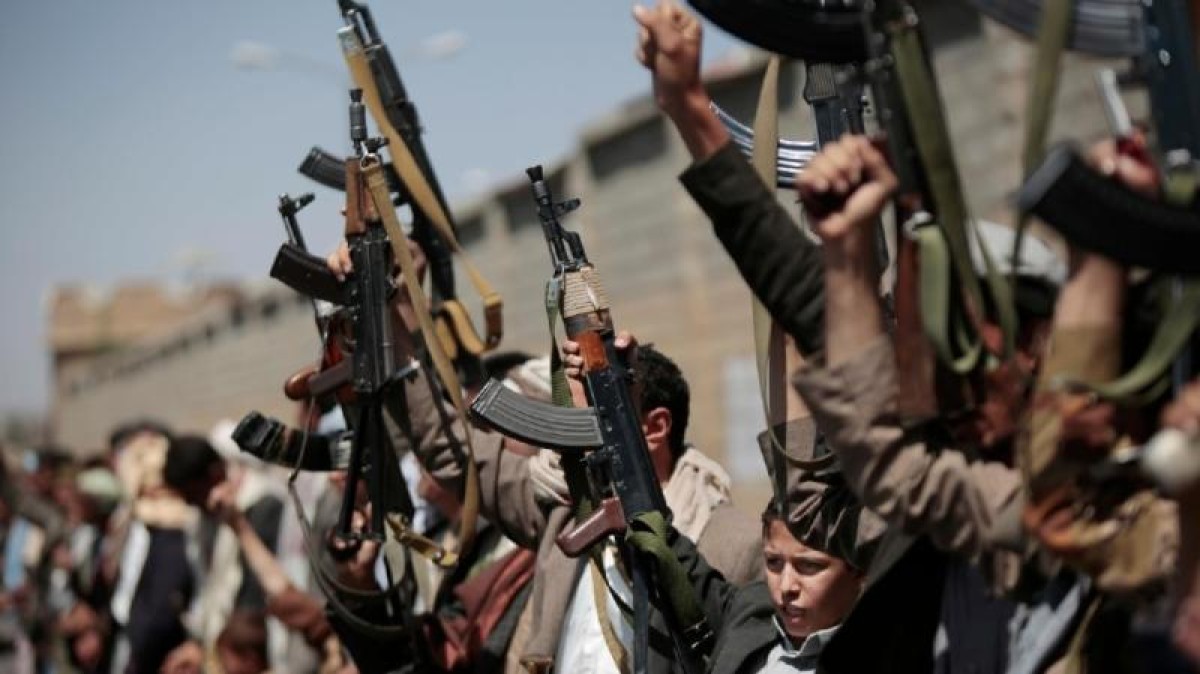 الحوثي يتهم موظفي السفارة الأمريكية المختطفين بالعمل في شبكات تجسس