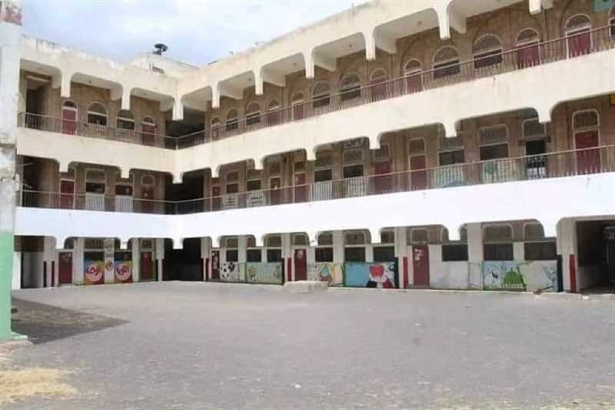 إب : جماعة الحوثي تفرض رسومًا شهرية على طلاب المدارس الحكومية