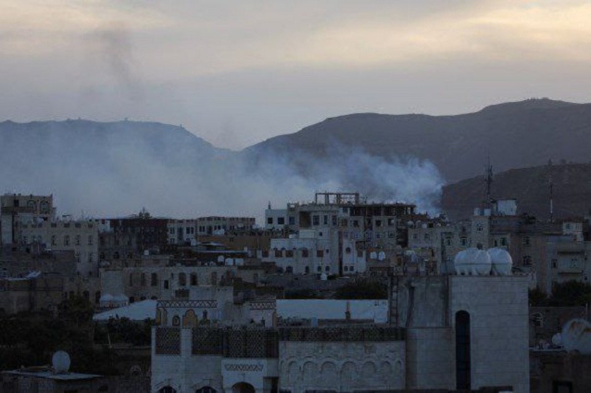 غارات جوية تُدمر نفقًا عسكريًا للحوثيين في مطار الحديدة