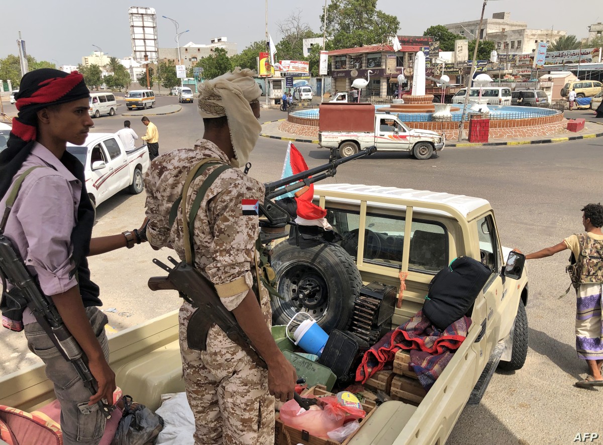 قيادي بارز في الإنتقالي يهدد بالانسحاب من الحكومة وإسقاط المجلس الرئاسي