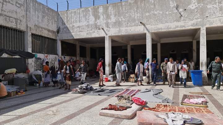 لجنة التحقيق الوطنية تعاين الوضع الإنساني للسجناء والمحتجزين في سجن تعز المركزي