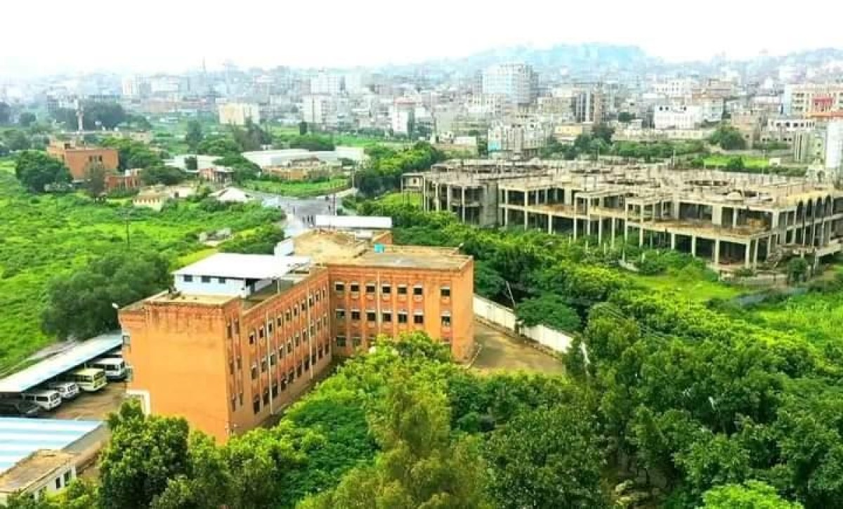 جماعة الحوثي تلزم أكاديميي جامعة إب بحضور دورات عسكرية