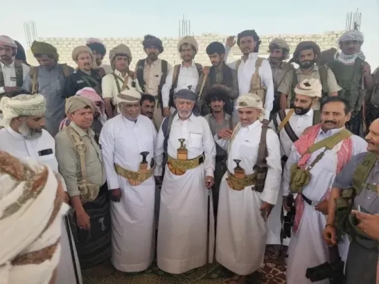 غضب قبلي عقب الإفراج عن القيادي الحوثي "الزايدي" في المهرة (تفاصيل)