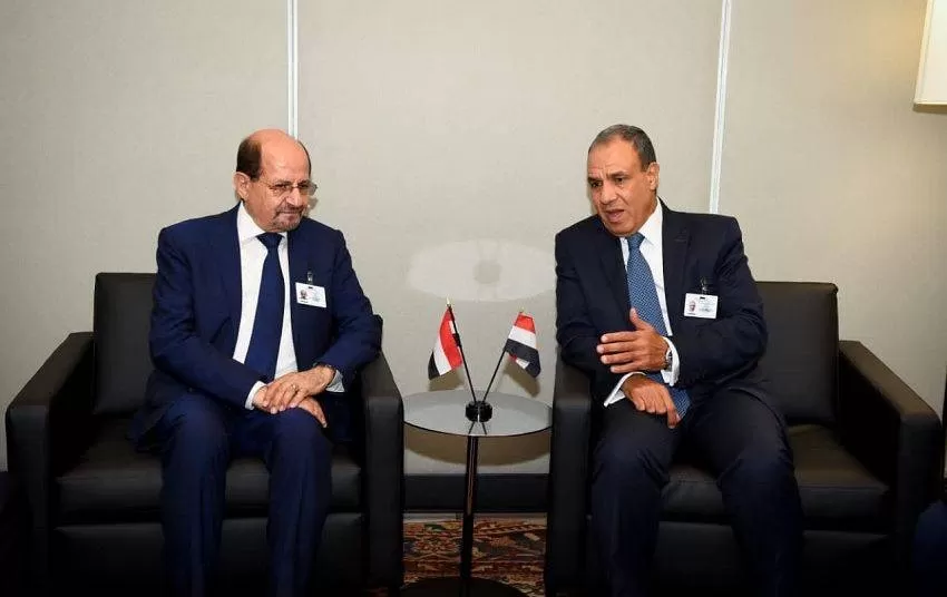 لقاء يمني مصري يناقش تهديدات الملاحة في البحر الأحمر وتعزيز التعاون