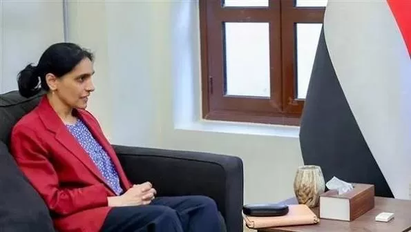 السفيرة البريطانية: احتجاز الحوثيين للموظفين الأمميين يعمق مأساة اليمنيين