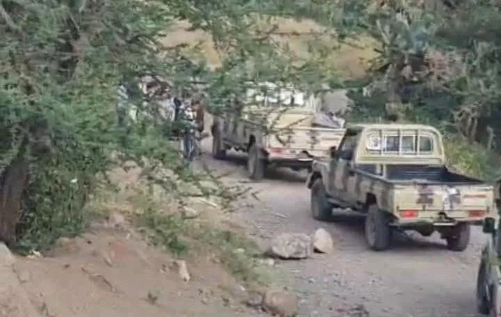 الحوثيون يختطفون مواطنين في إب لرفضهم مشروع يهدد حياتهم