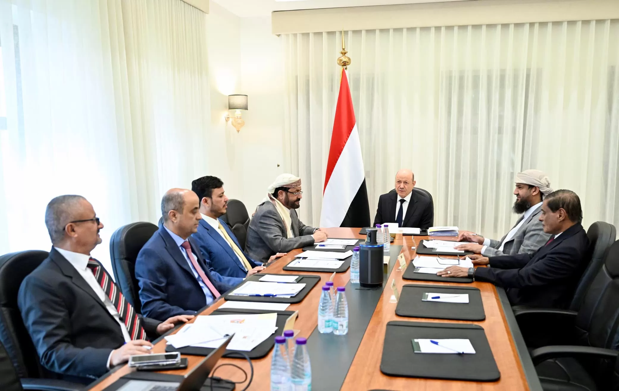 "الرئاسي" يجدد دعمه للحكومة ويقر خطوات لتعزيز الإصلاحات الاقتصادية