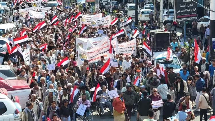 مسيرة جماهيرية في تعز تطالب بمعالجة الجرحى وإنشاء هيئة وطنية لرعايتهم