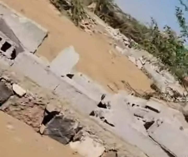 حملة حوثية تقتحم إحدى البلدات في الدريهمي بالحديدة وتهدم منازل مواطنين