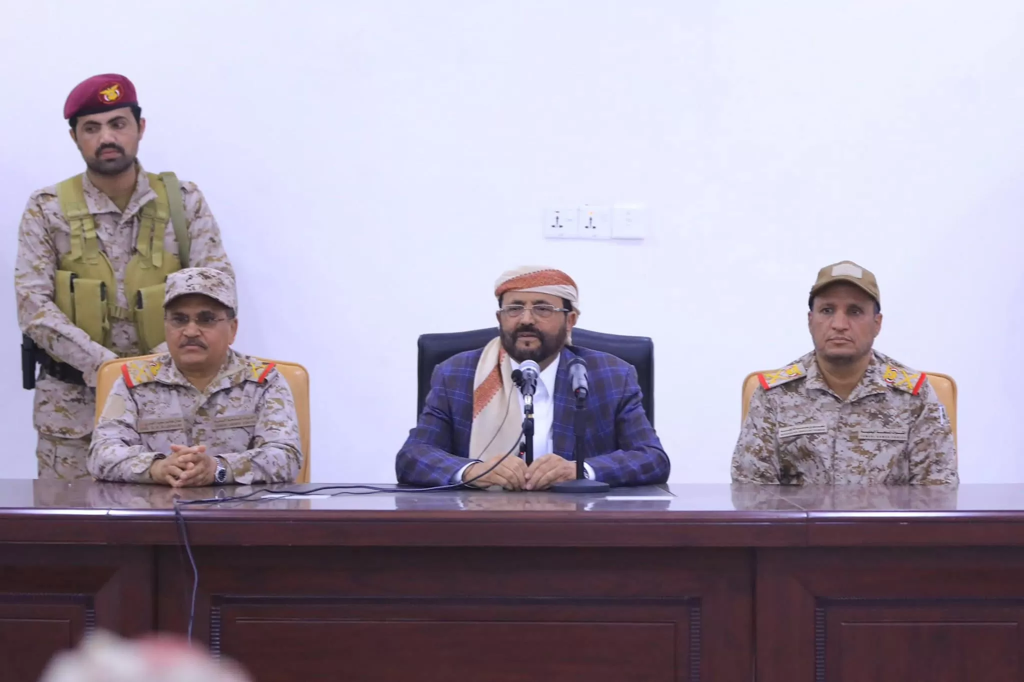 العرادة يؤكد في لقاء موسّع بمأرب أن التلاحم الوطني هو الطريق الحاسم للنصر