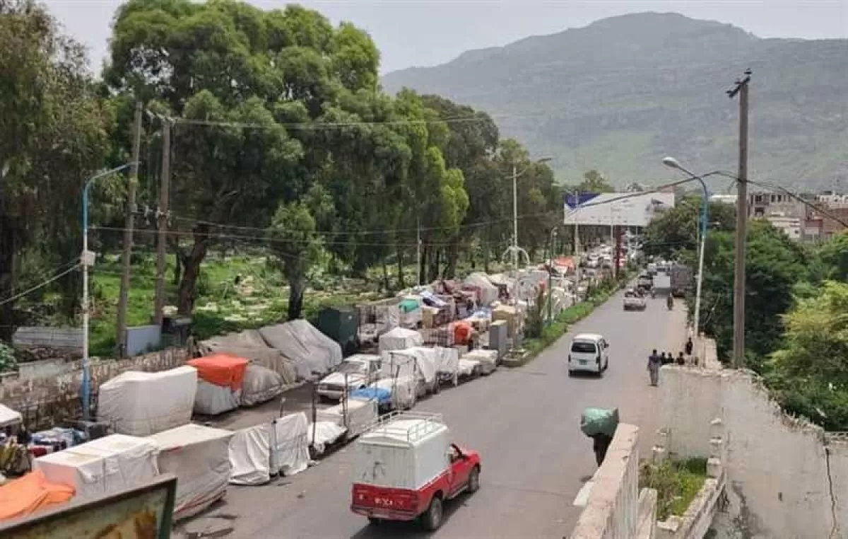 جماعة الحوثي تؤجر شارع عام في مدينة إب للباعة ومالكي البسطات