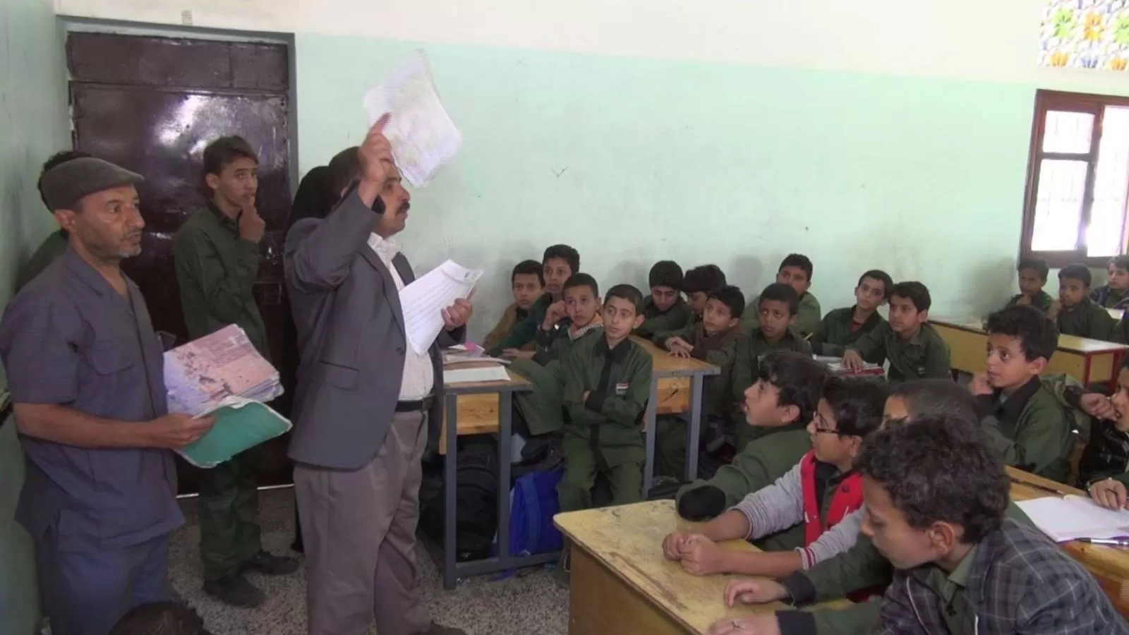 الحوثيون يحظرون تدريس الإنجليزية قبل الصف الرابع في المدارس الأهلية والحكومية