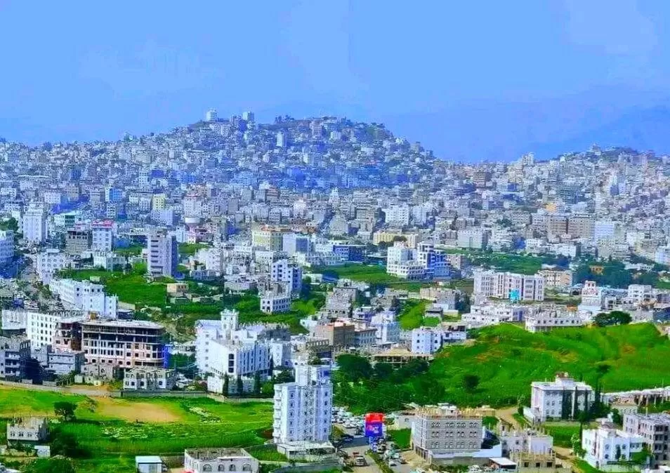 جماعة الحوثي تقتحم منزلاً في إب وتعتدي على النساء والأطفال