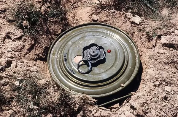 مقتل شاب بلغم حوثي أثناء جمع الخردة في الحديدة
