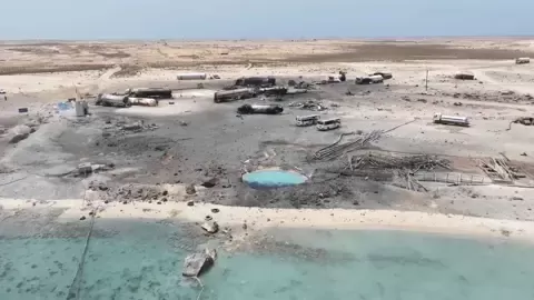 الحوثيون يحتجزون 4 ناقلات في ميناء الحديدة عقب قصف إسرائيلي