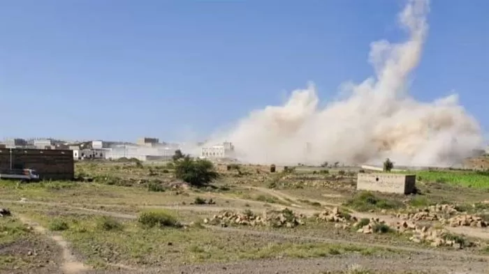 الحوثيون يفجّرون منازل مواطنين مناوئين لهم في عمران
