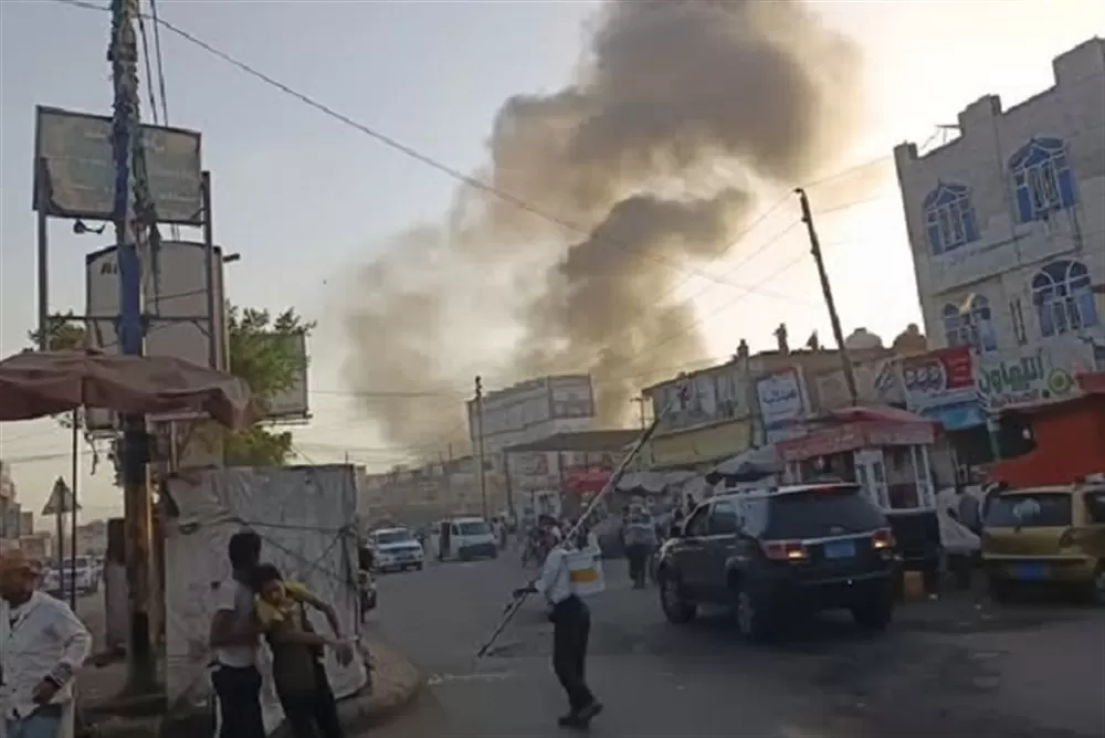 وفاة مواطن متأثرًا بإصابته في انفجار مخزن أسلحة تابع لتاجر موالٍ للحوثيين شرق تعز
