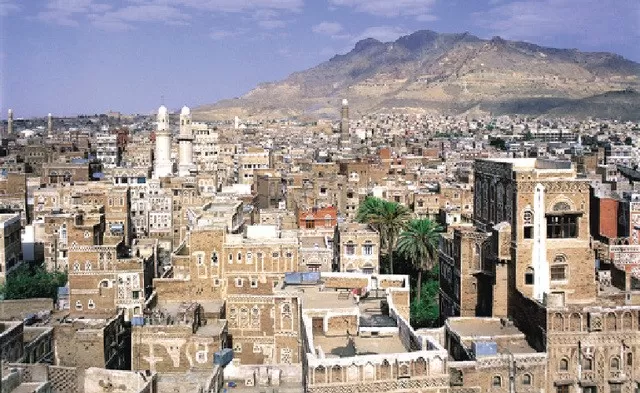 الحوثيون يغلقون نوافذ منزل في صنعاء بجدار إسمنتي رغم امتلاك سكانه وثائق رسمية