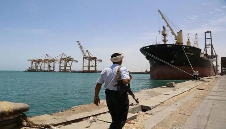 الحكومة: تجارة المشتقات النفطية شريان رئيسي لتمويل الحوثيين وإفقار اليمنيين