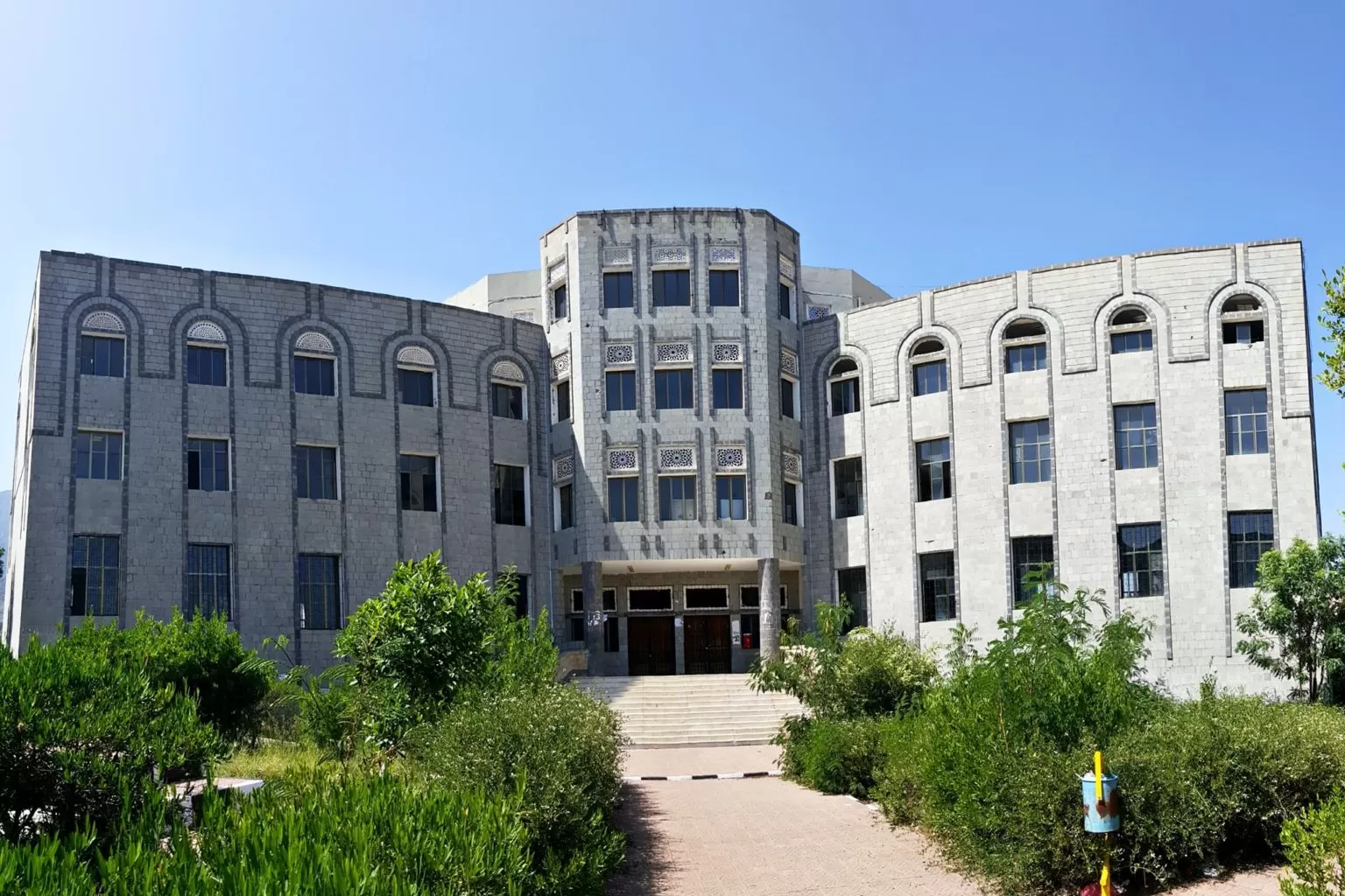محكمة الاستئناف تلغي حكمًا ألزم جامعة تعز بدفع 16 مليون دولار لشركة مقاولات (تفاصيل)