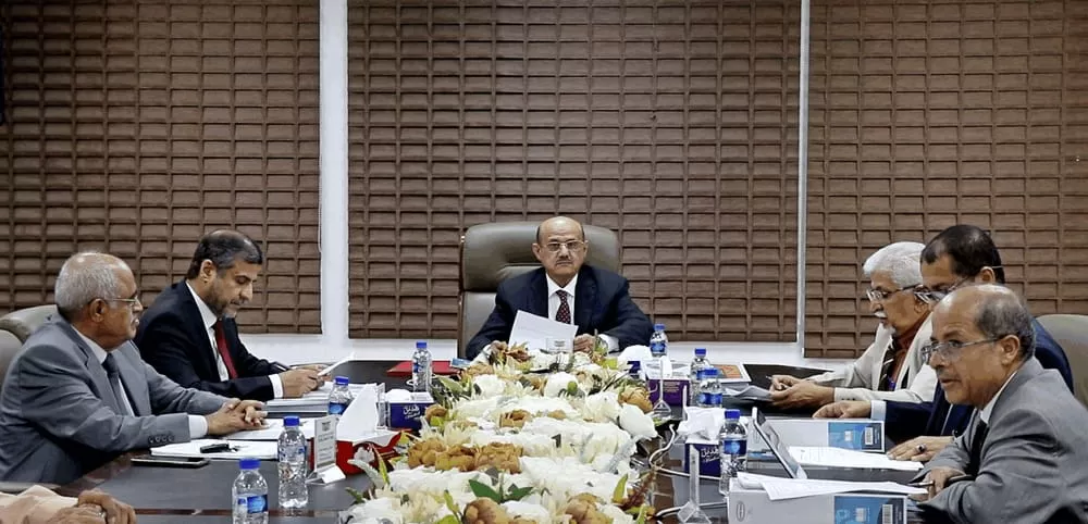البنك المركزي في عدن يثبت سعر صرف الريال اليمني عند 425 ريالًا للشراء و428 للبيع