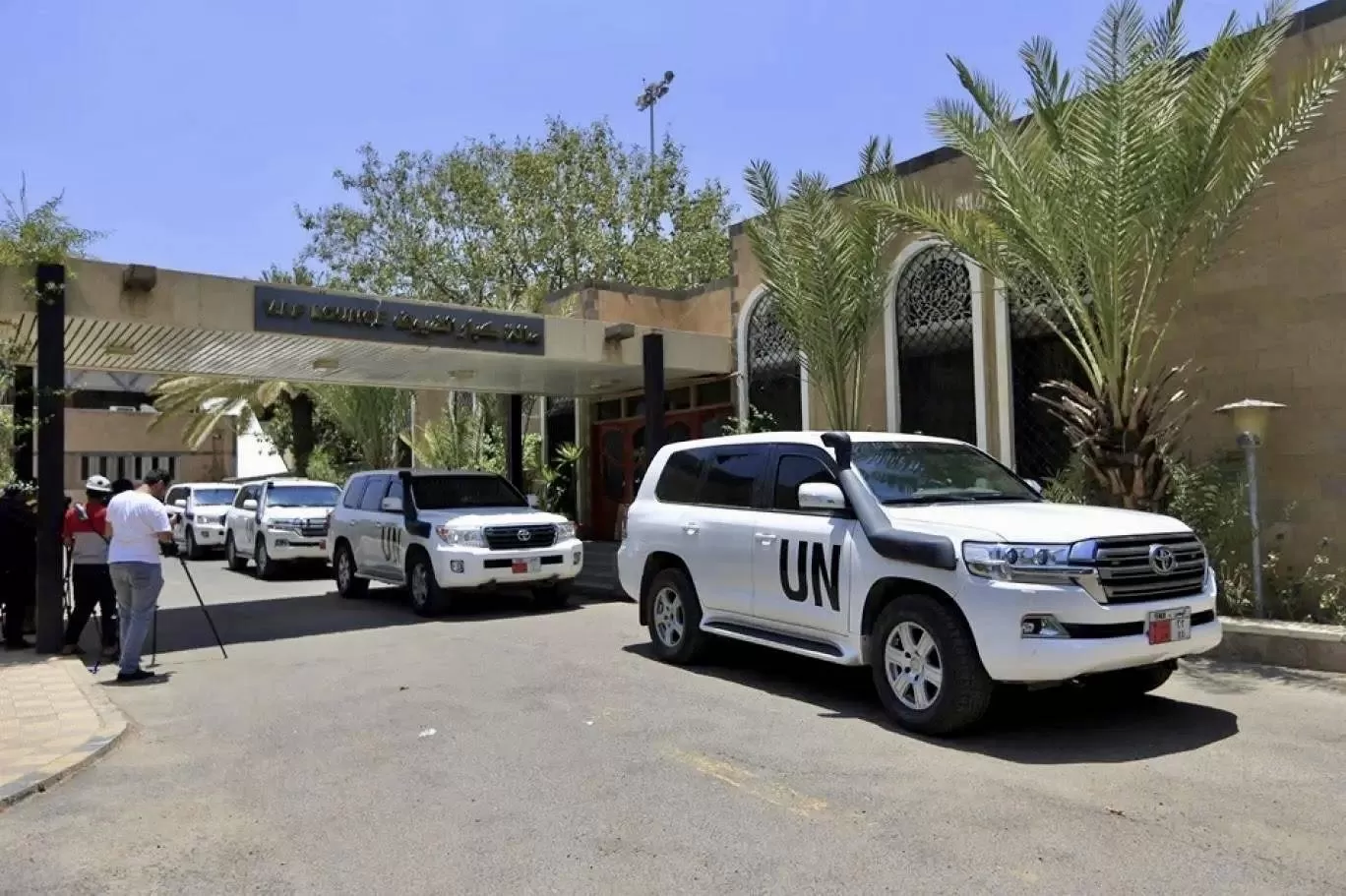 الحوثيون يقتحمون مفوضية اللاجئين بصنعاء ويصادرون بيانات خاصة الحوثيون يقتحمون مفوضية اللاجئين بصنعاء ويصادرون بيانات خاصة