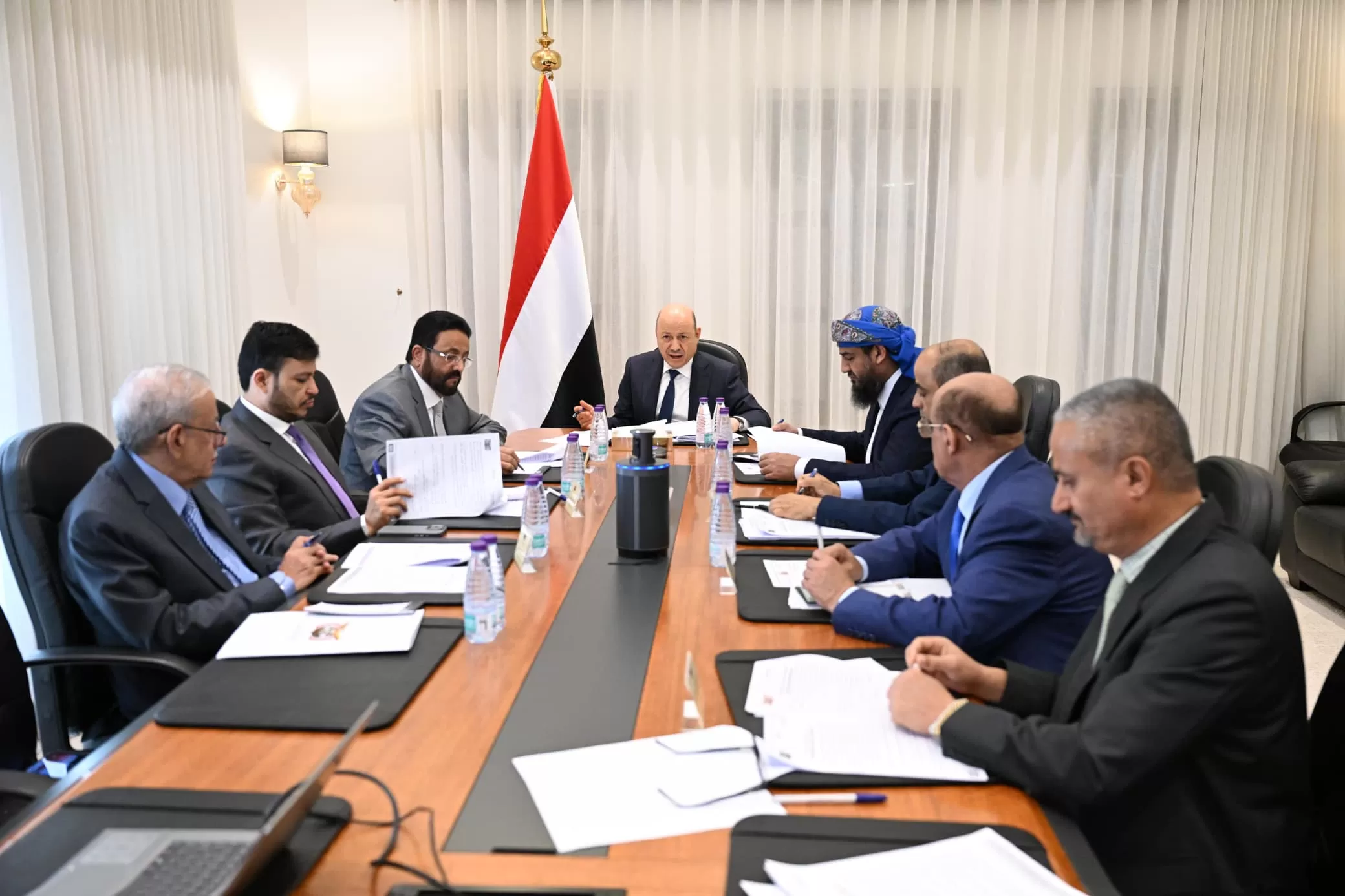 "الرئاسي" يقر حزمة إجراءات لتعزيز الإصلاحات ودعم استقرار الاقتصاد الوطني "الرئاسي" يقر حزمة إجراءات لتعزيز الإصلاحات ودعم استقرار الاقتصاد الوطني