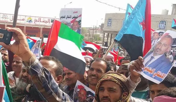 تحليل: ضوء أخضر إماراتي لتحركات الانتقالي جنوب اليمن وسط انتكاسة سعودية