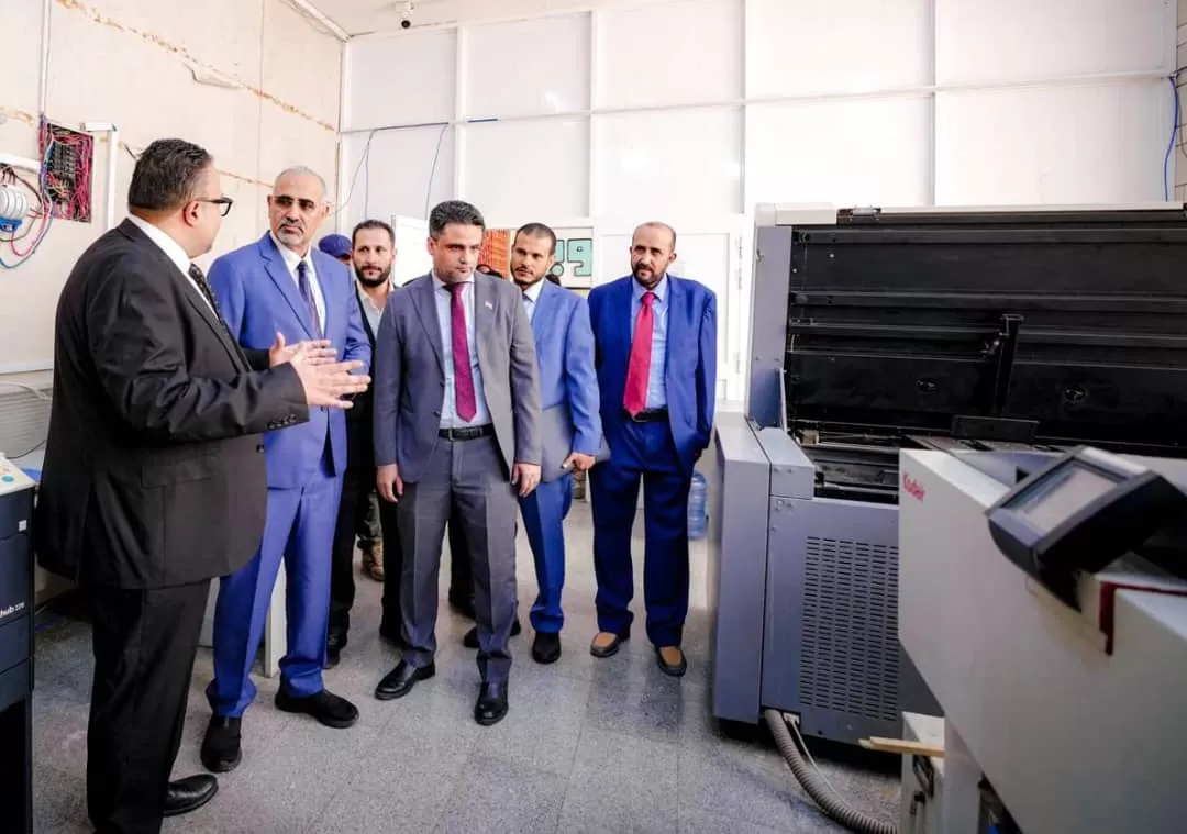 الإعلام الحكومي يستأنف نشر أخبار الزُبيدي بعد توقف لأيام على خلفية أحداث حضرموت