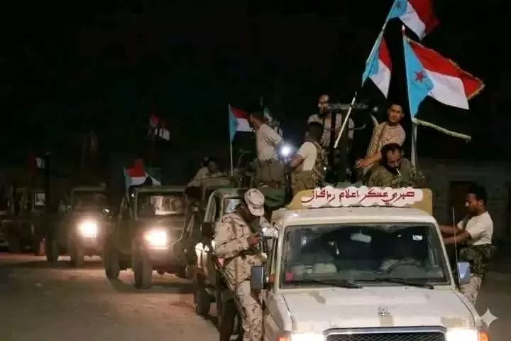 ضغوط سعودية تدفع الانتقالي للانسحاب من أحد معسكرات حضرموت