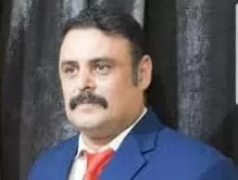 إصابة طبيب بجلطة دماغية أثناء محاكمته لدى الحوثيين بسبب آرائه في صنعاء