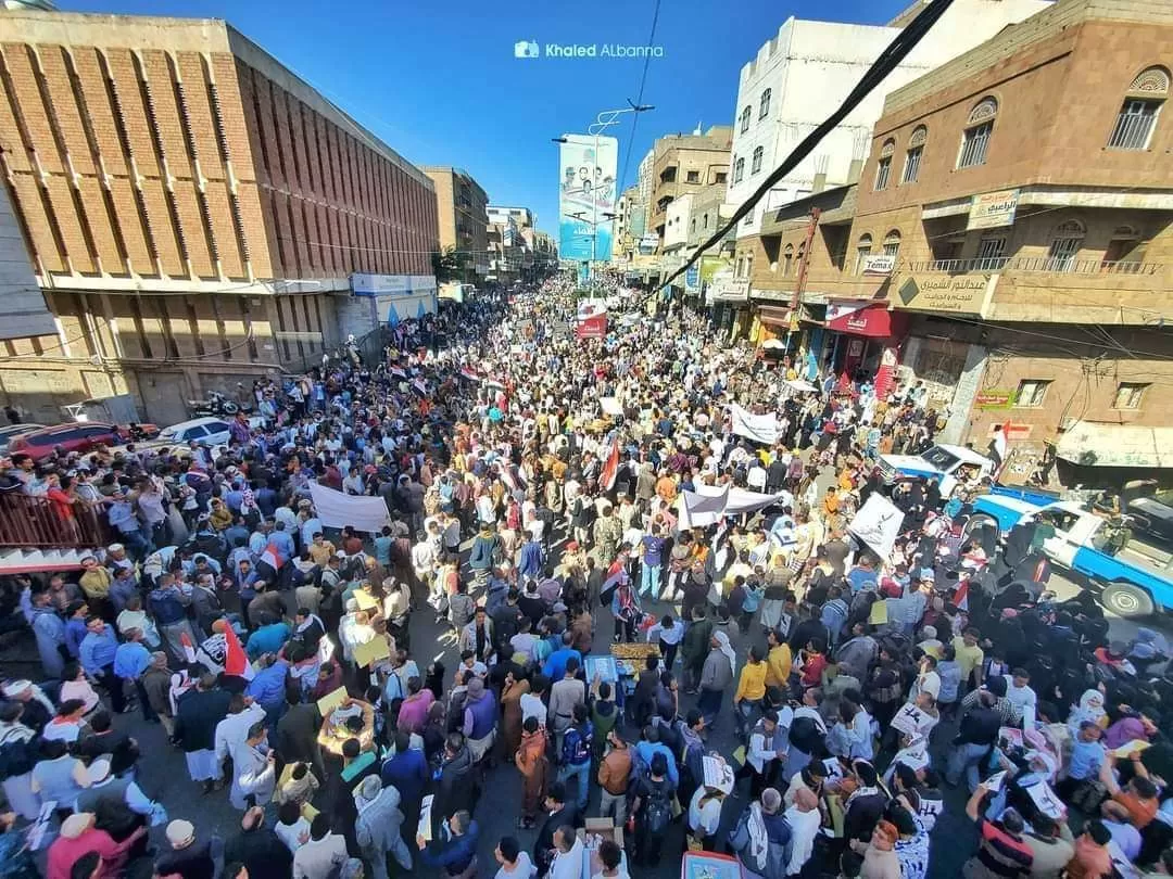 مسيرة جماهيرية حاشدة في تعز إحياءً للذكرى الـ12 لثورة فبراير